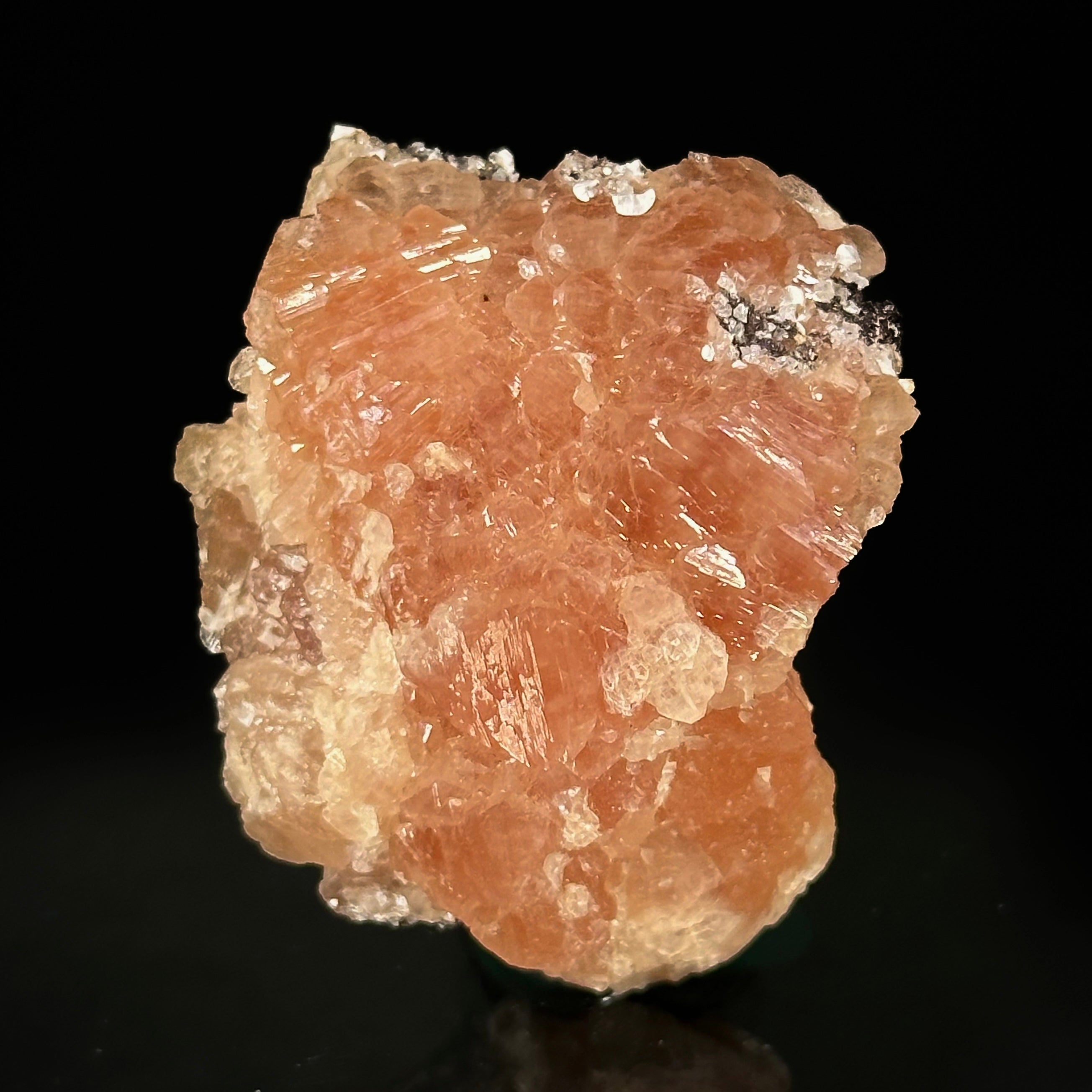 Olmiite with Oyelite